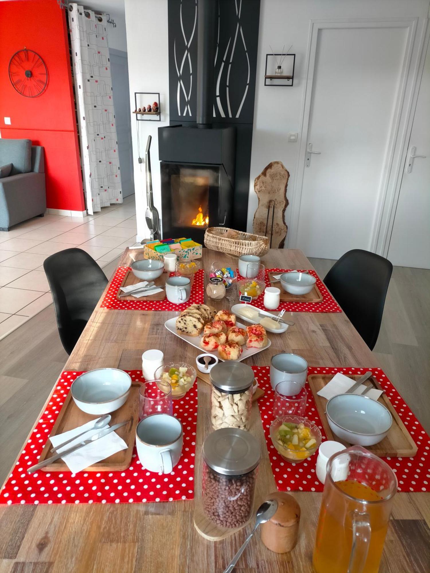 Les Terrasses Bed & Breakfast Saint-Paul-en-Pareds Exterior photo